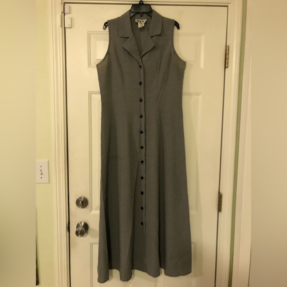 DBY - Size 7 - Black & White Maxi Dress